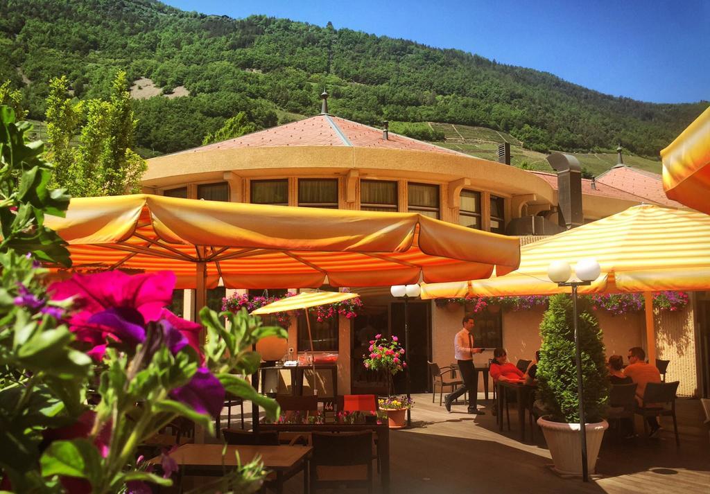 Hotel Restaurant La Porte D'Octodure Martigny Buitenkant foto